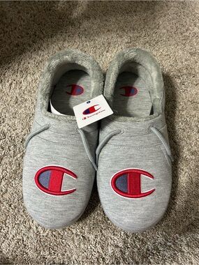 NWT men’s champion house shoes